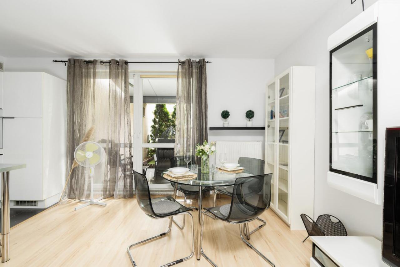 Cozy Apartment Karpia 17 With Terrace In Poznan By Noclegi Renters Exterior foto