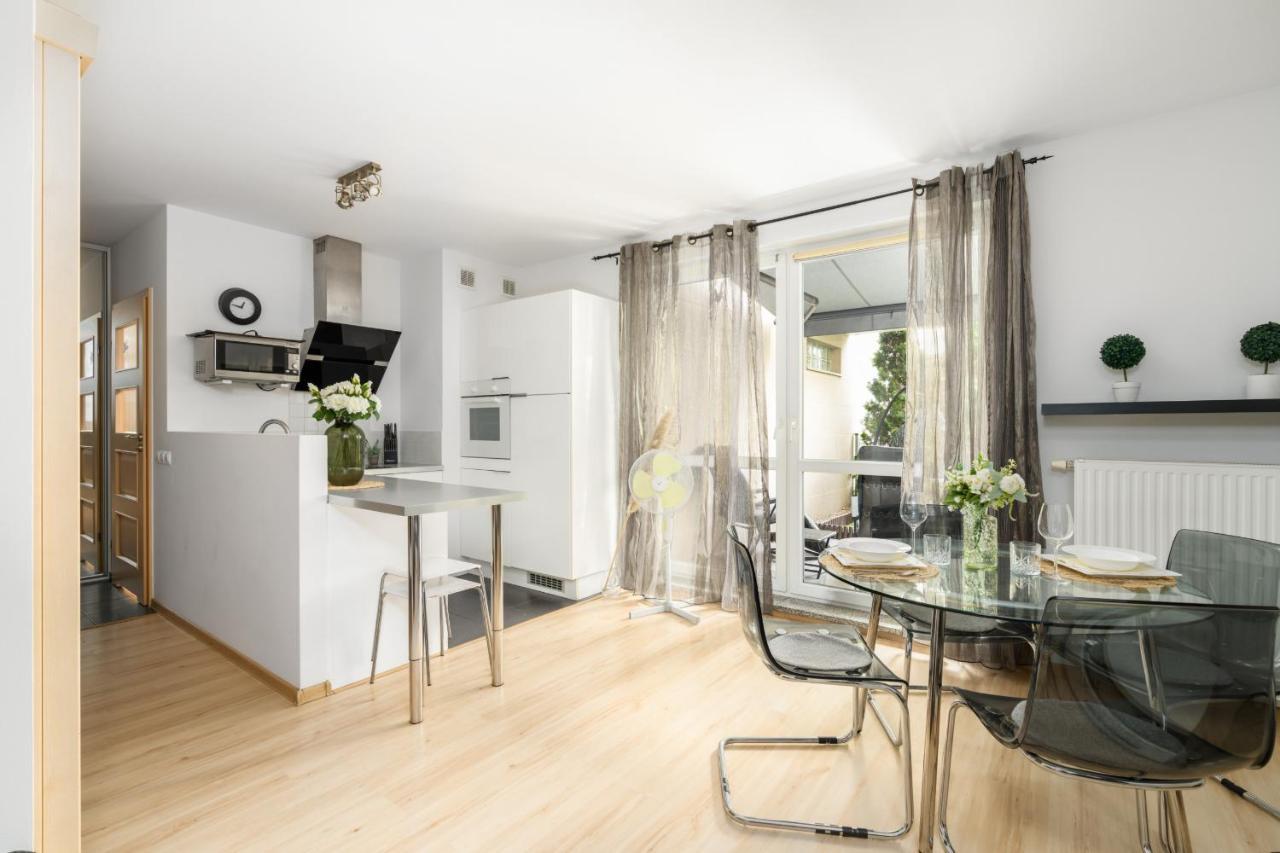 Cozy Apartment Karpia 17 With Terrace In Poznan By Noclegi Renters Exterior foto