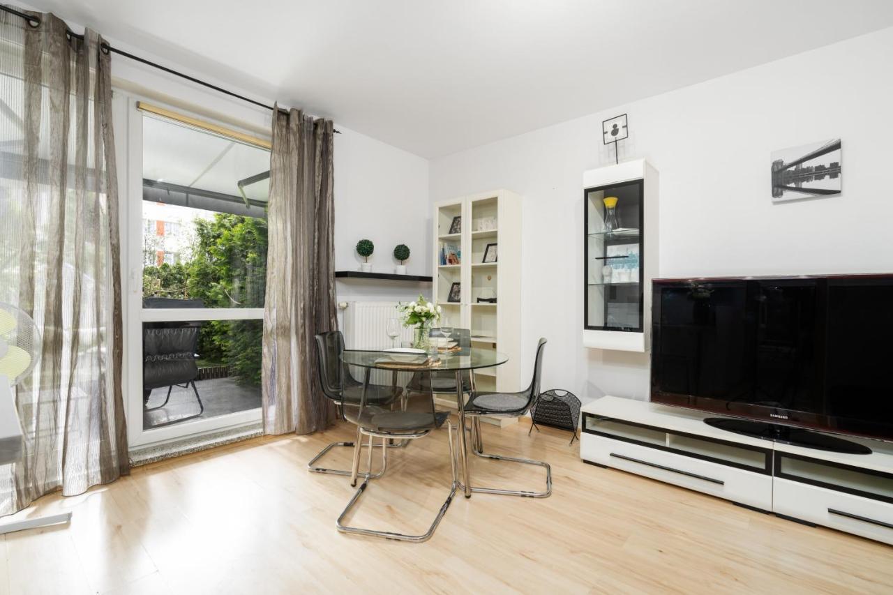 Cozy Apartment Karpia 17 With Terrace In Poznan By Noclegi Renters Exterior foto